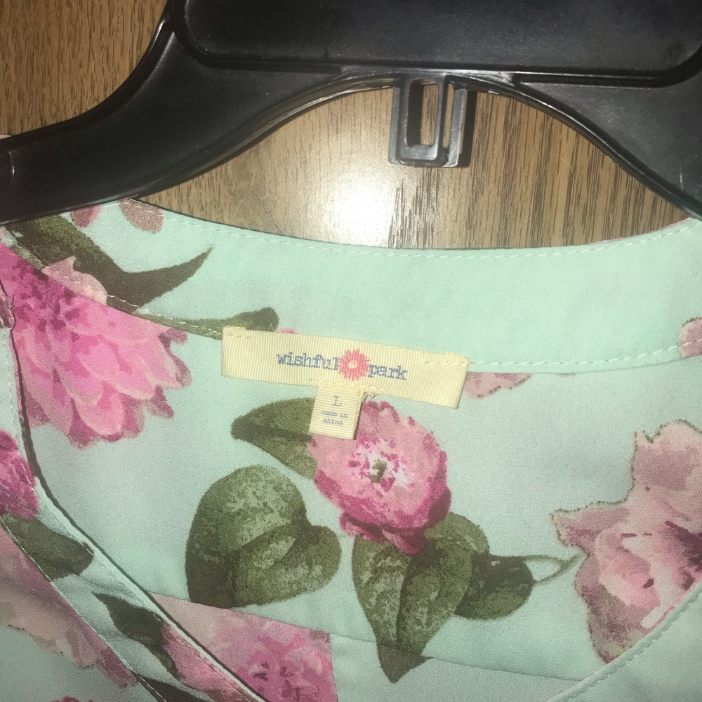 Women’s Top - Picture 2 of 5